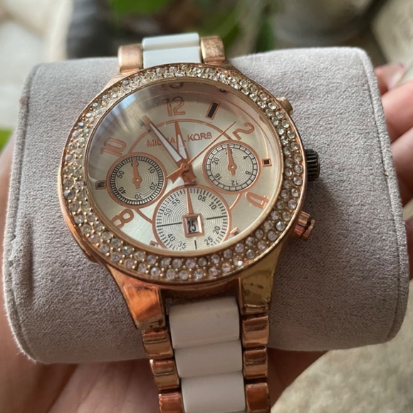 Michael Kors watch - Picture 4 of 5